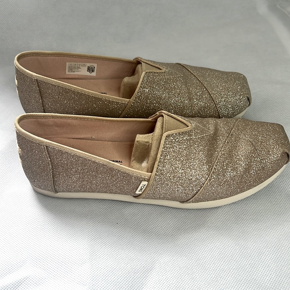 Toms Gold Alpargata slip on flats 6.5 barely used